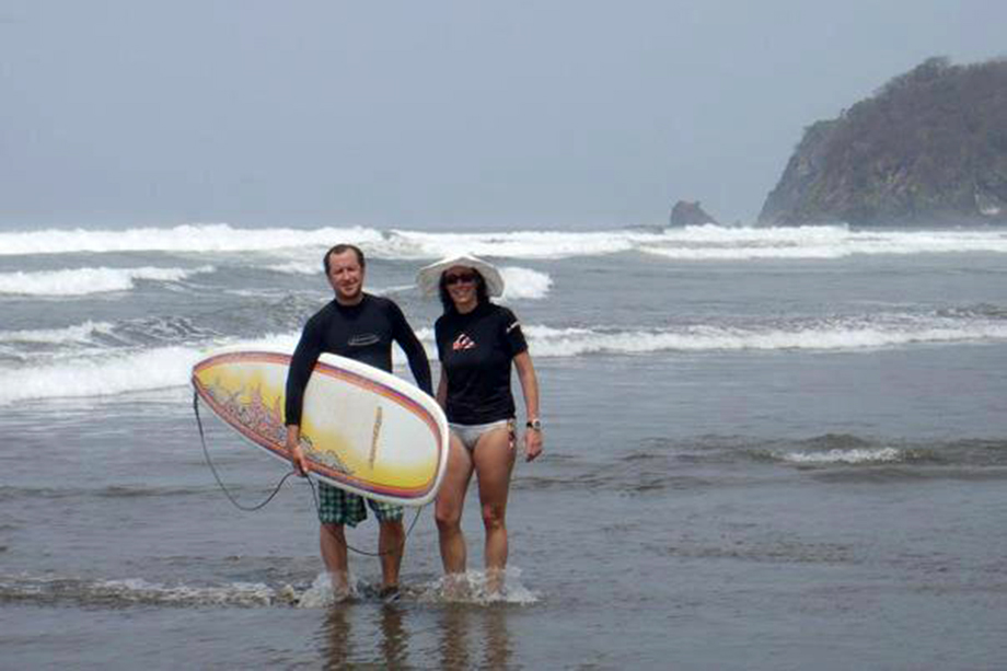 couple-surfboard